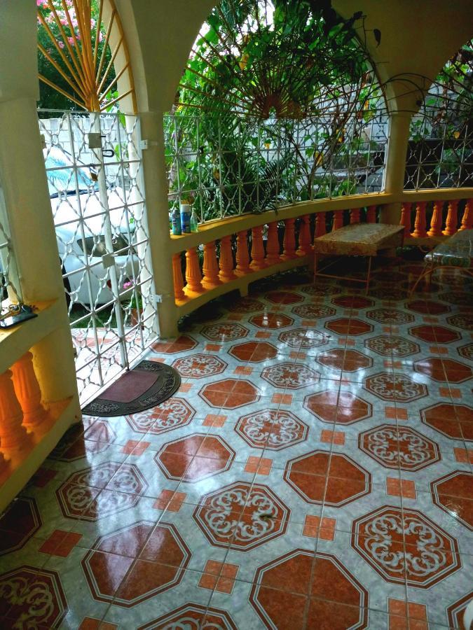 Fay Guest House Негрил Екстер'єр фото